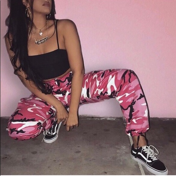 Pink Camo Cargo Pants Size Medium